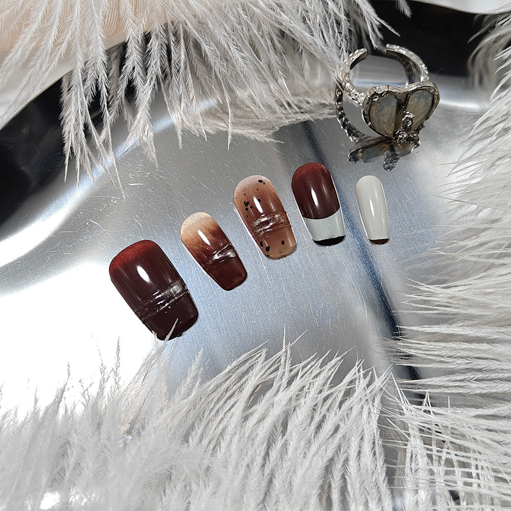 Trendy artificial nails with elegant metallic and gradient effects Kalsten