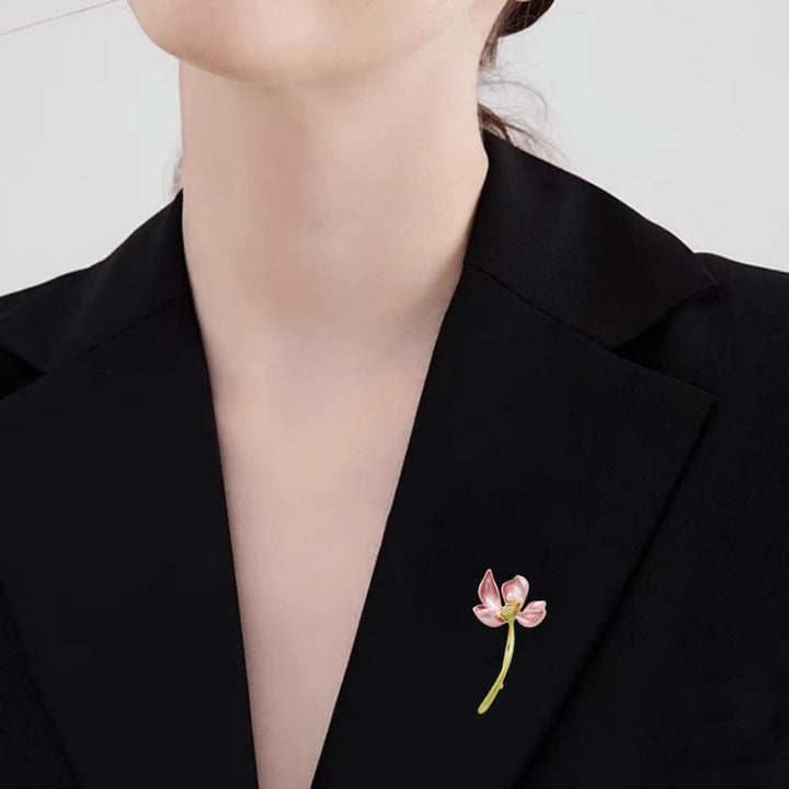 Elegant Flower Brooch Kalsten