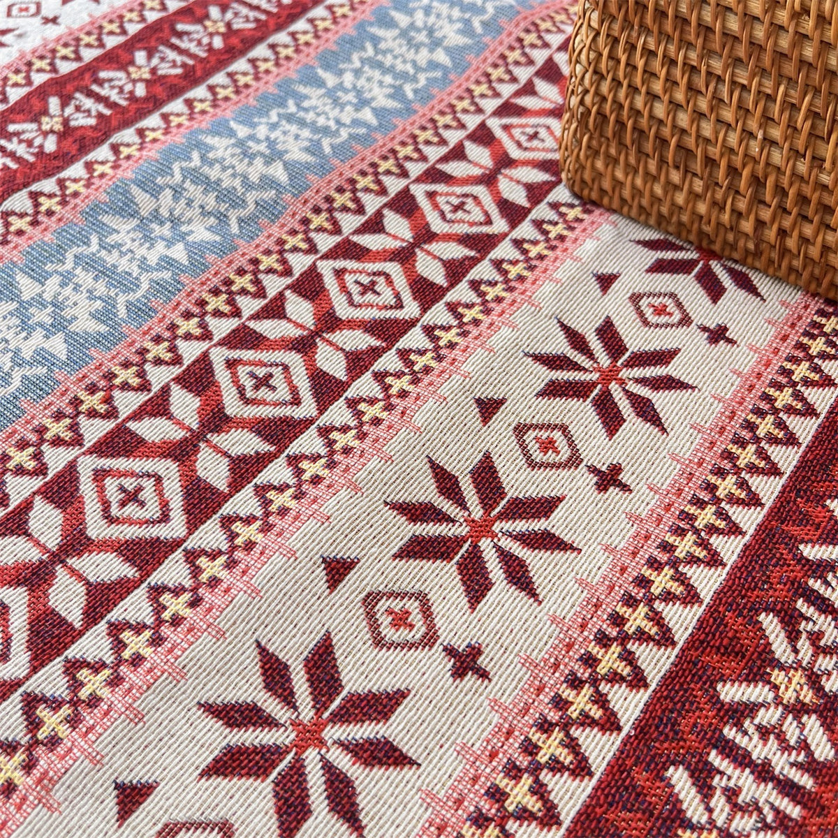 Elegant Geometric Pattern Table Runner