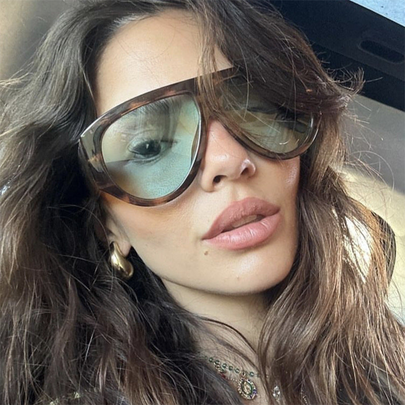 Women extravagant oversized sunglasses with angled frame Kalsten