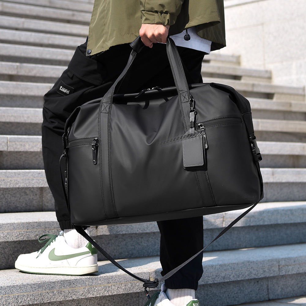 Travel bag with waterproof material and practical carrying options Kalsten