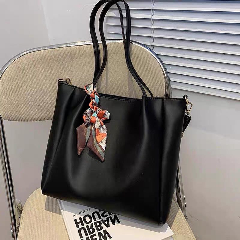 Modern Handbag with Adjustable Shoulder Strap Kalsten