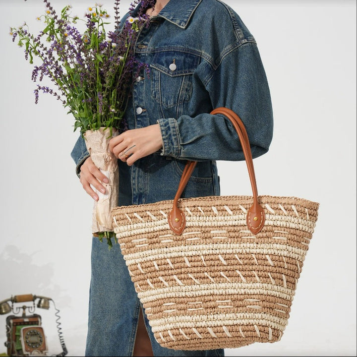 Beach bag made of braided natural material Kalsten