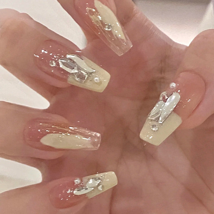 Artificial nails with heart design and glitter accents Kalsten