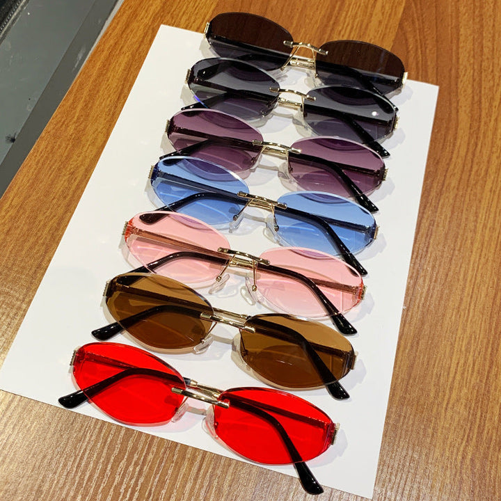 Ladies sunglasses in modern oval design with contrasting frame Kalsten