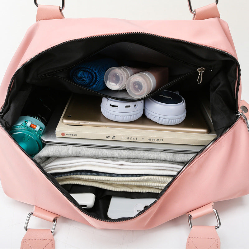 Sports bag with ergonomic carrying handles and versatile interior Kalsten