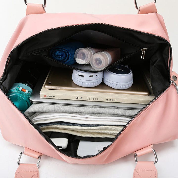 Sports bag with ergonomic carrying handles and versatile interior Kalsten