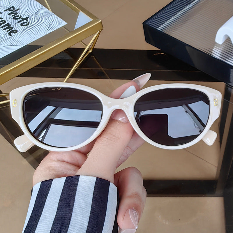 Ladies Cat-Eye Sunglasses with Modern Plastic Frame Kalsten
