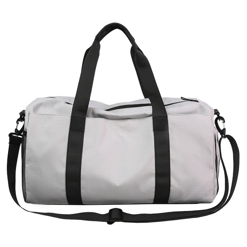 Sporty travel bag with reinforced carrying system and secure interior Kalsten
