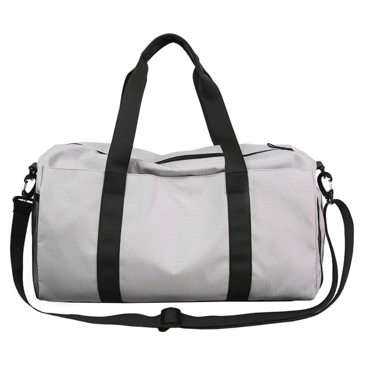 Sporty travel bag with reinforced carrying system and secure interior Kalsten