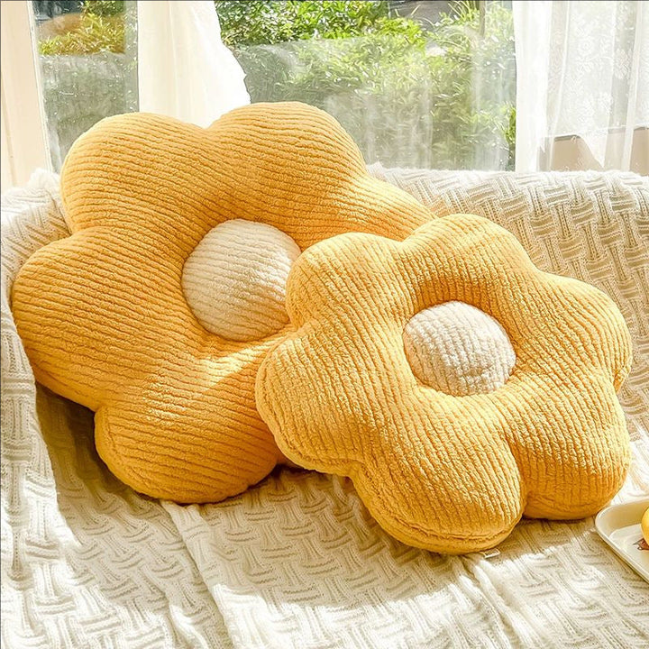 Flower-shaped cuddly pillow Kalsten