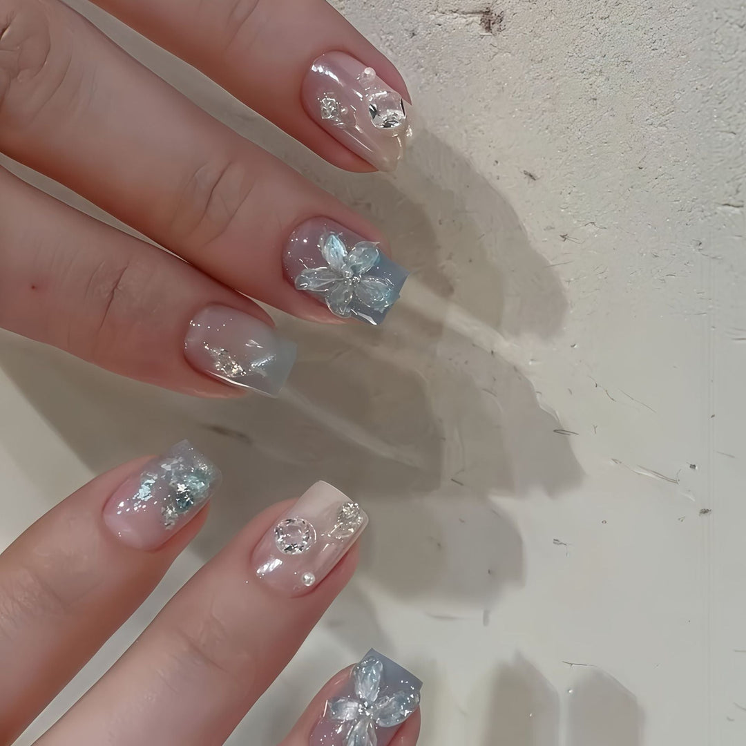 Art nails with floral accents Kalsten