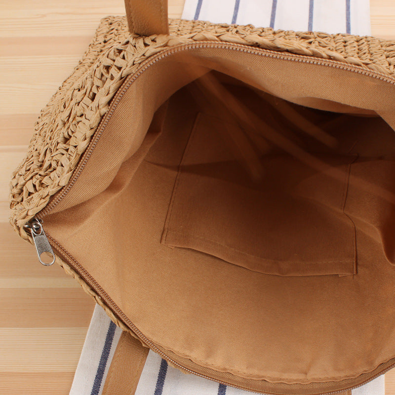 Beach shoulder bag made from handcrafted natural material with sturdy design Kalsten