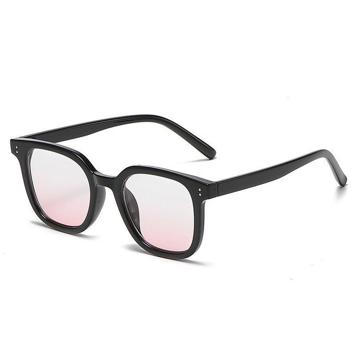 Women striking retro sunglasses with yellow-tinted lenses Kalsten