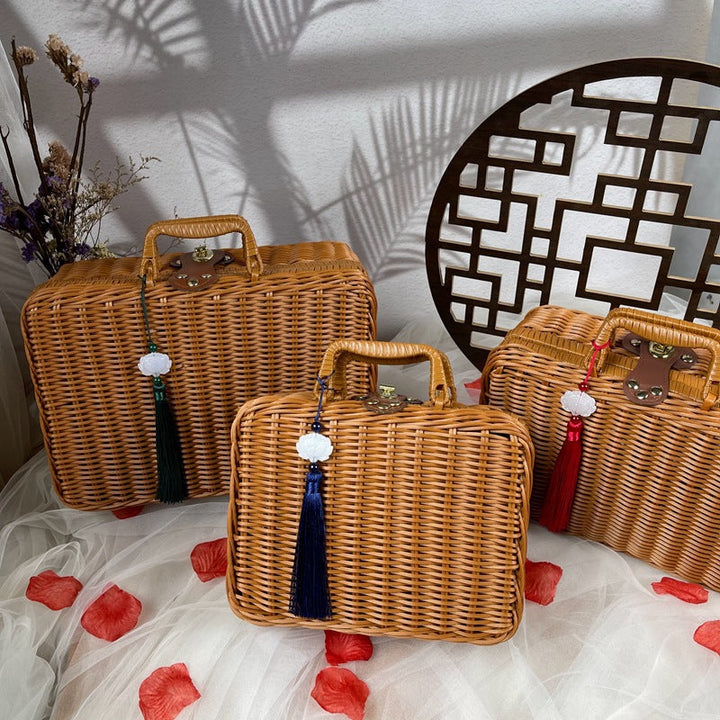 Women stylish and decorative gift basket case Kalsten