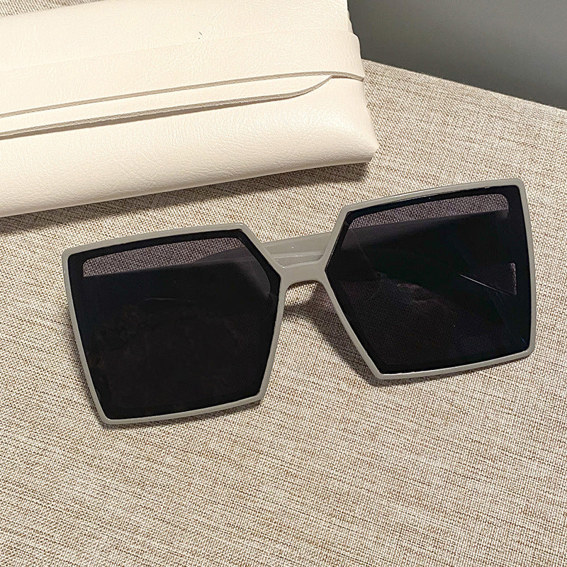 Women's square sunglasses with a sturdy frame and stylish design Kalsten