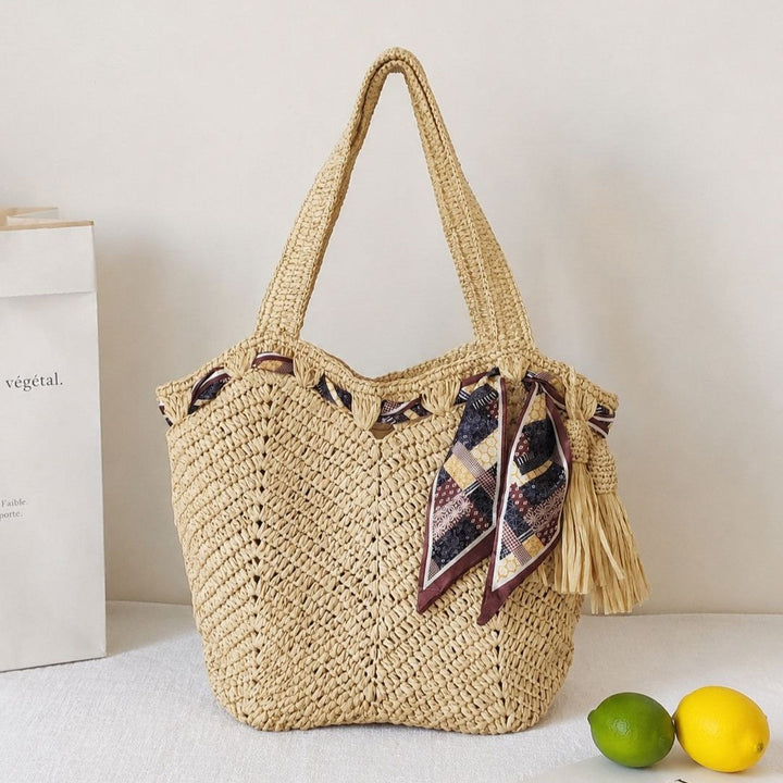 Handmade beach bag with playful pleat and tassels Kalsten