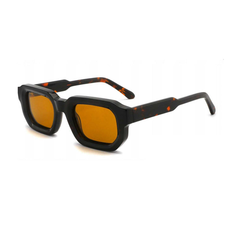 Women's sunglasses in a modern, square design with polarized lenses Kalsten