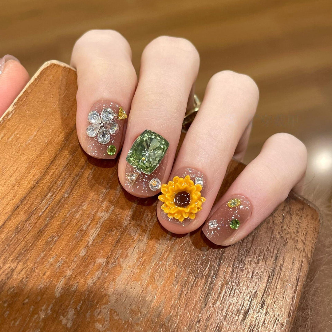 Artificial nails with sparkling appliqués and floral designs Kalsten