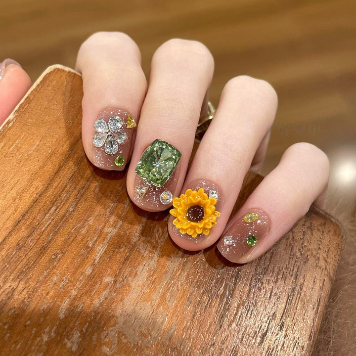 Artificial nails with sparkling appliqués and floral designs Kalsten