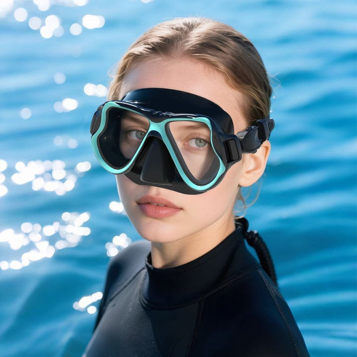 Diving mask with wide field of vision and impact-resistant design Kalsten