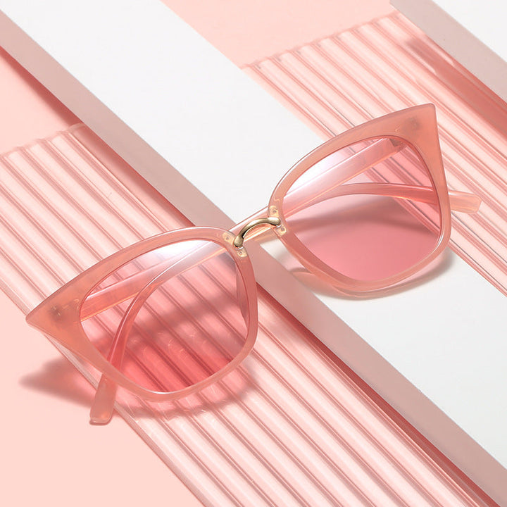 Ladies fashionable sunglasses with striking design Kalsten