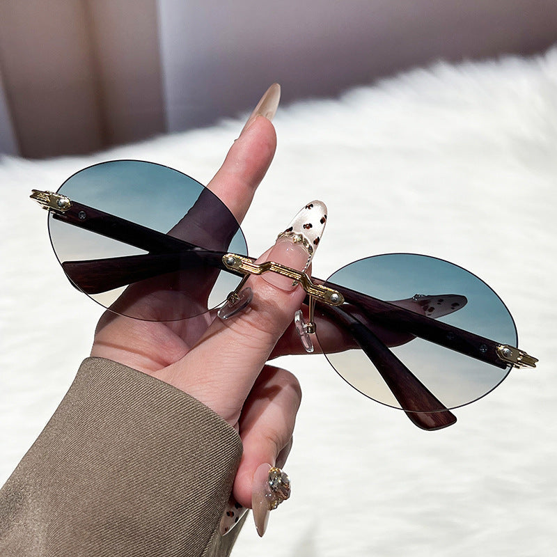 Ladies fashionable and elegant sunglasses with oval design Kalsten