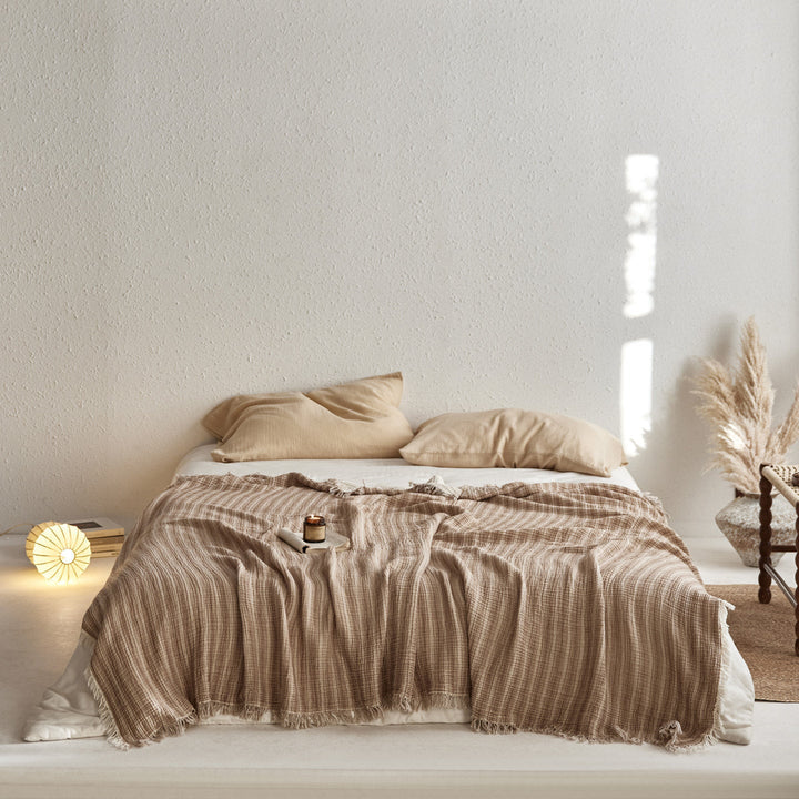 Ladies elegant and airy bedspread made of high-quality cotton Kalsten