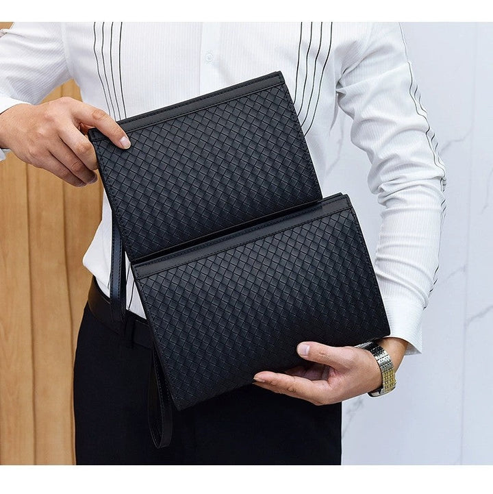Elegant and Multifunctional Clutch Kalsten