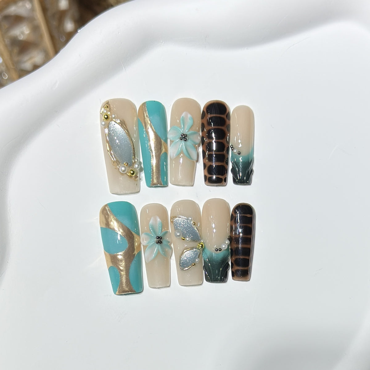 Artistic Press-On Nail Art Set with Floral and Geometric Designs Acalora