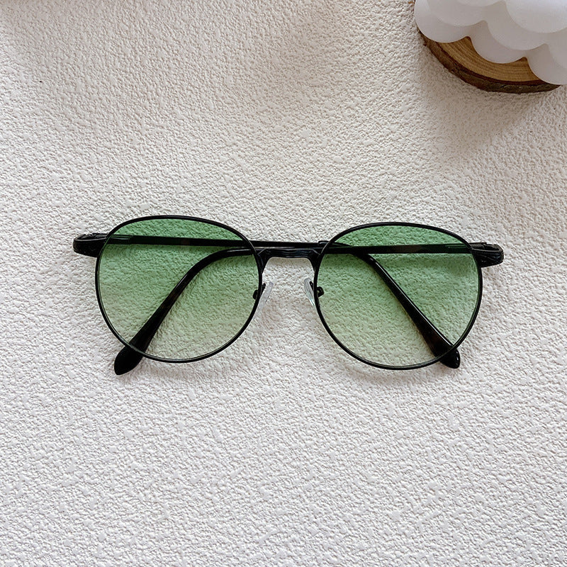 Fashionable sunglasses with round frame and intricate design Kalsten
