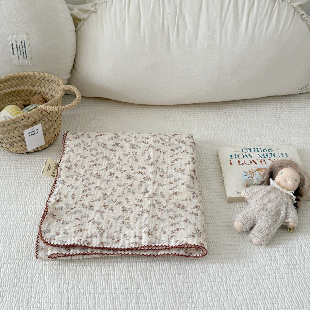 Unisex Cozy Muslin Blanket with Delicate Flower Pattern Kalsten