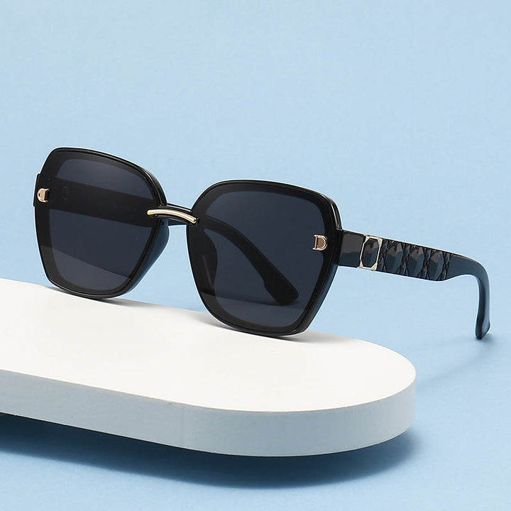 Ladies' sunglasses with a stylish, square frame and elegant details Kalsten
