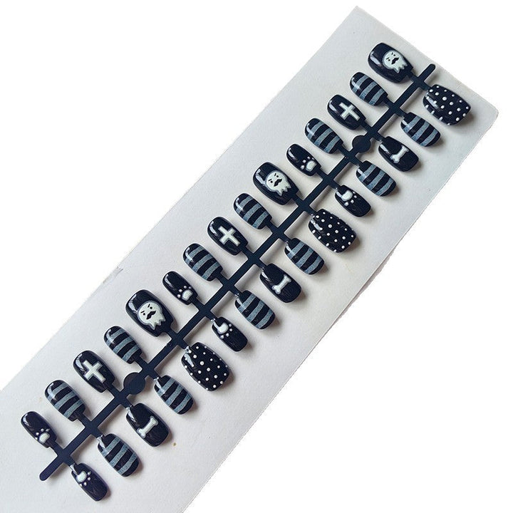 Artificial fingernails in creative Halloween design Kalsten