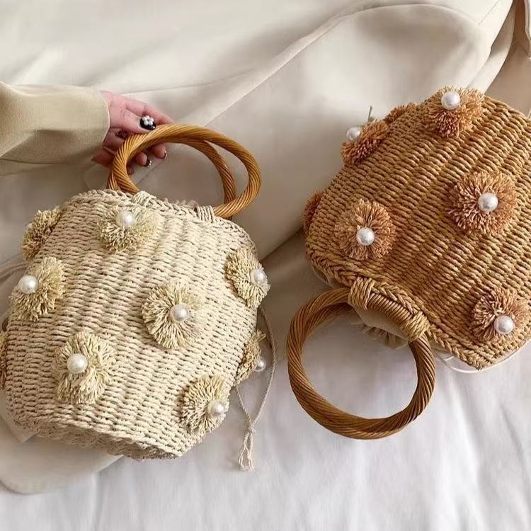 Refined handbag with pearl applications Kalsten