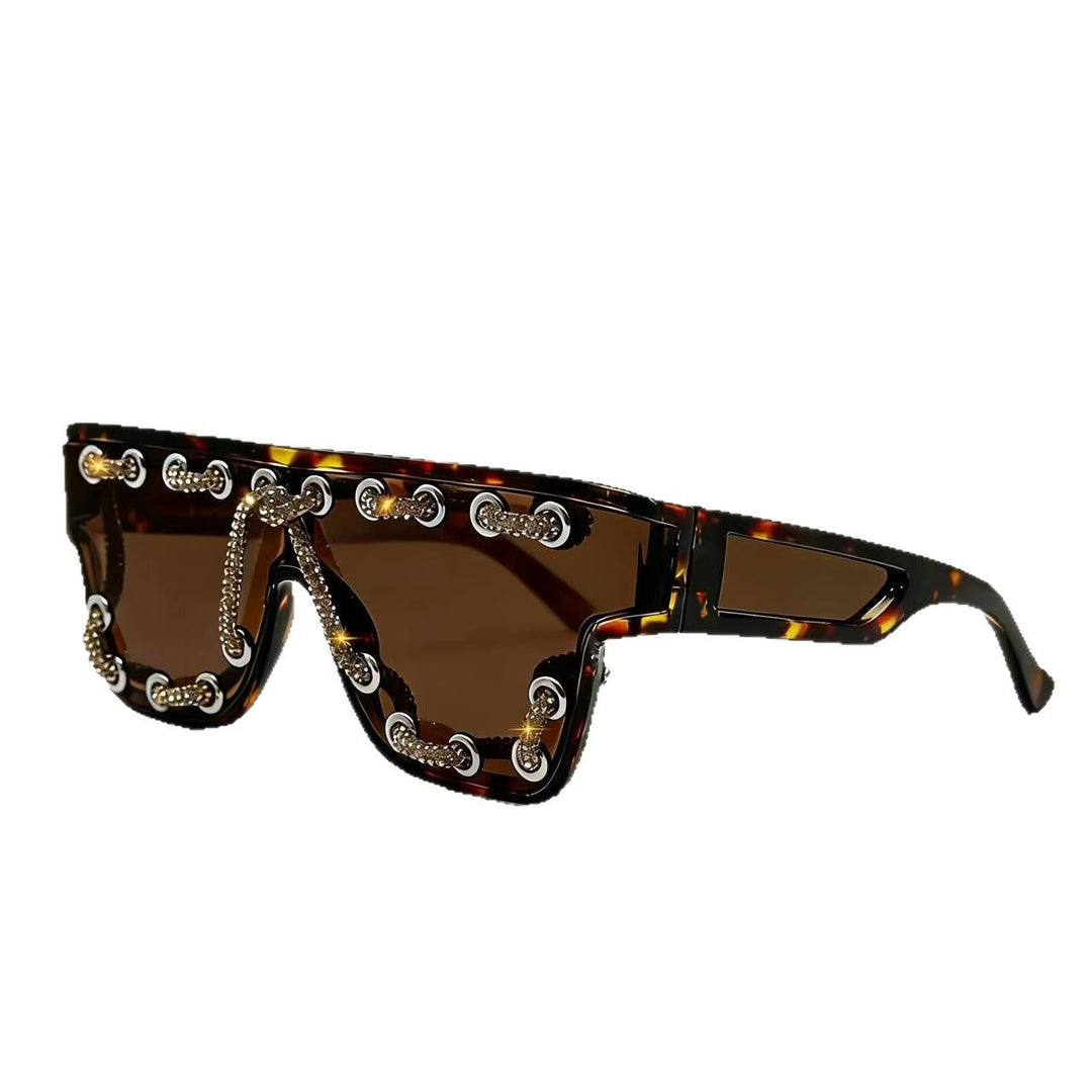 Ladies sunglasses with extravagant design and decorative chain embellishment Kalsten