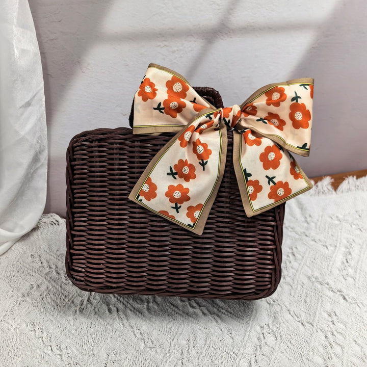 Women elegant handbag made of woven material Kalsten