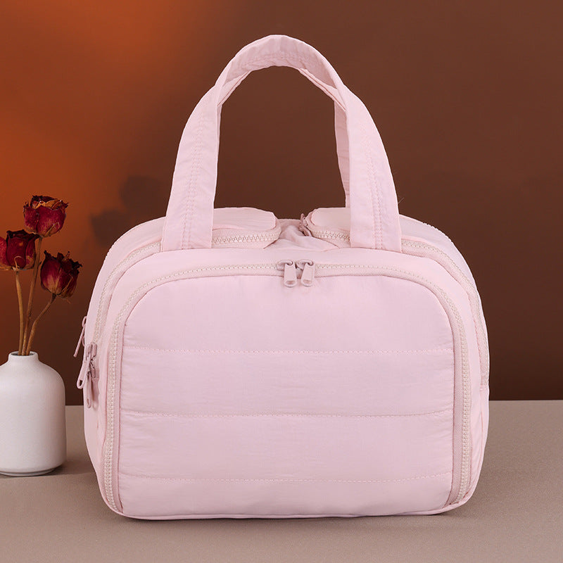 Travel bag with versatile interior pocket and practical carrying handle Kalsten