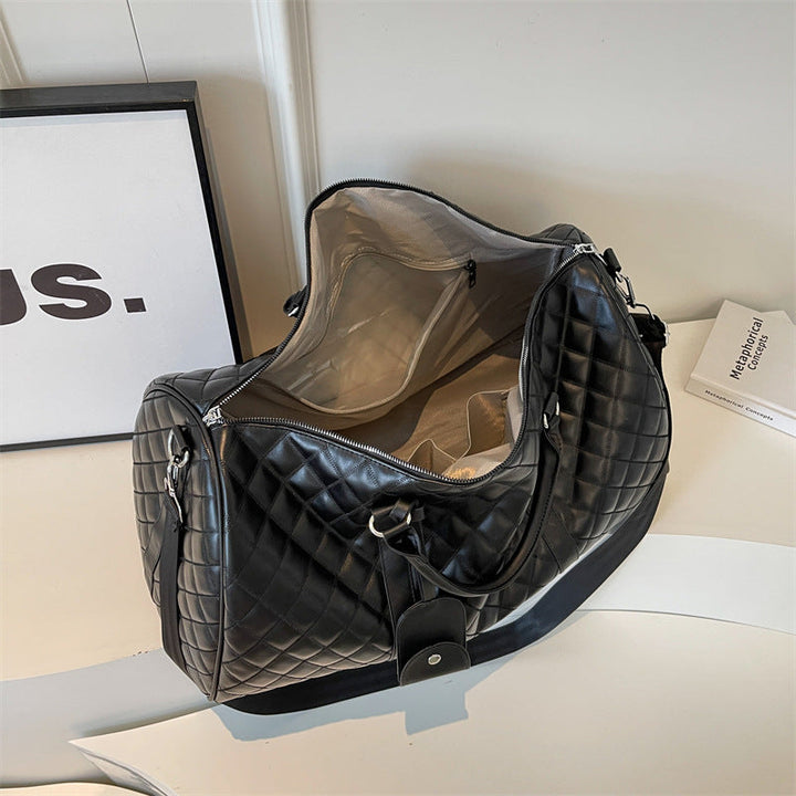Fashionable travel bag with high-quality stitching and practical carrying options Kalsten