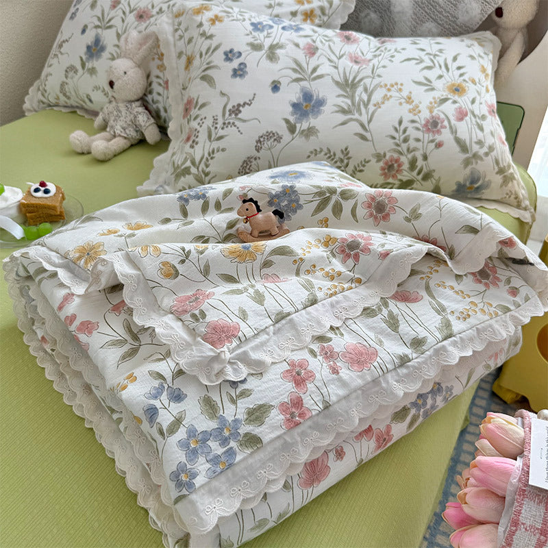 Women Cozy Bedspread with Playful Floral Pattern Kalsten