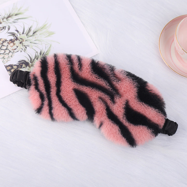 Women's cuddly faux fur sleep mask with heart-embossed surface and gathered comfort band Kalsten