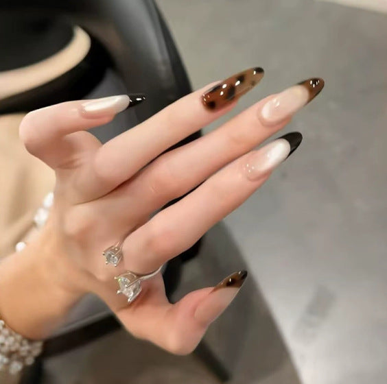 Artificial nails with elegant ombre look Kalsten