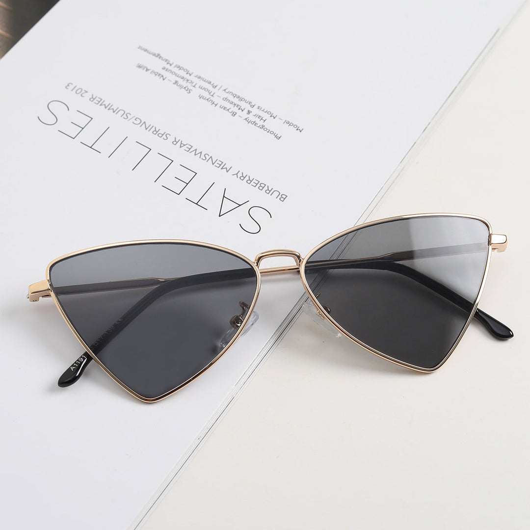 Women trendy Cat-Eye sunglasses with golden accents Kalsten