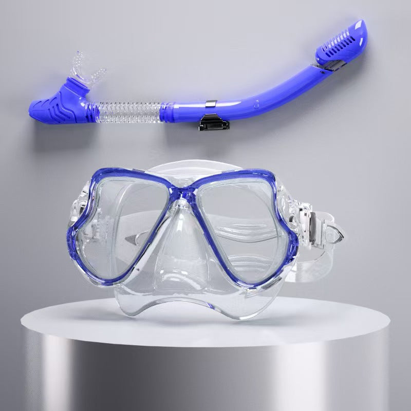 Diving mask with ergonomic design and a flexible snorkel Kalsten