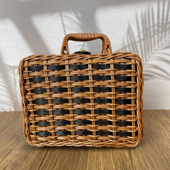 Women stylish picnic basket Kalsten