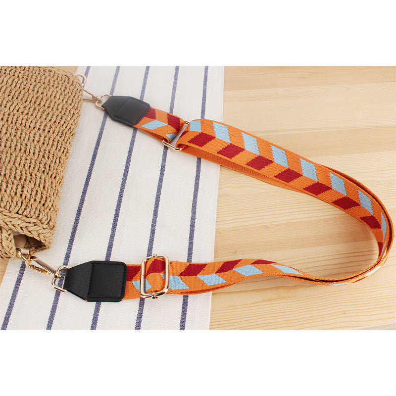 Shoulder bag made of hand-knotted natural material with decorative macramé elements Kalsten