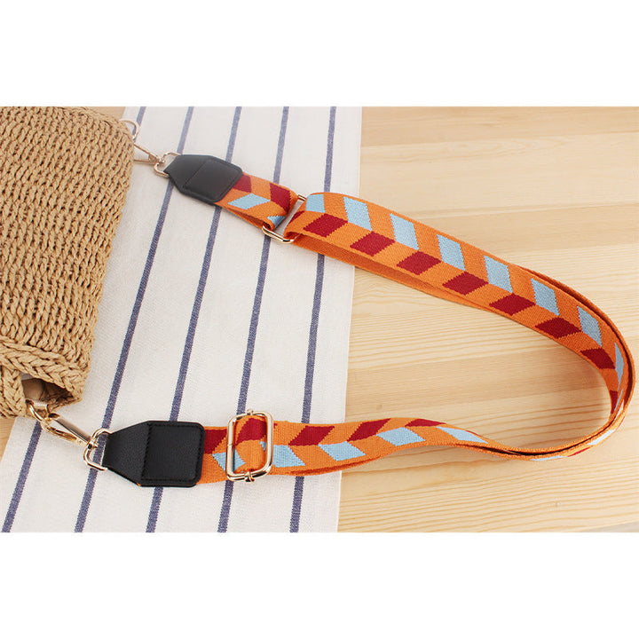Shoulder bag made of hand-knotted natural material with decorative macramé elements Kalsten