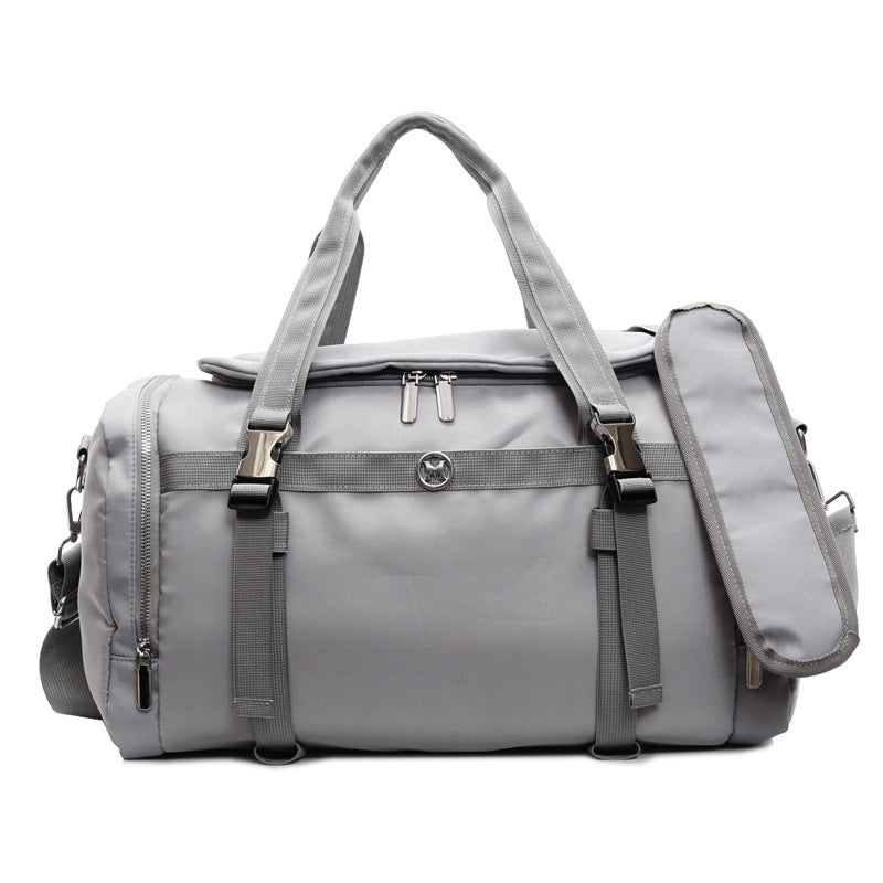Sporty travel bag with adjustable shoulder strap and several compartments Kalsten