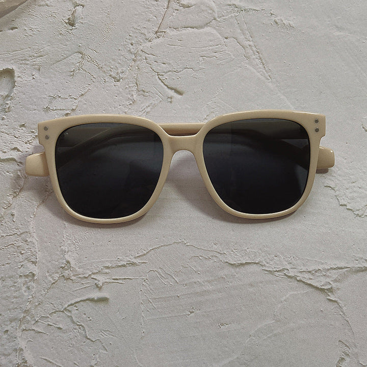 Fashionable Oversized Sunglasses in Contemporary Design Kalsten