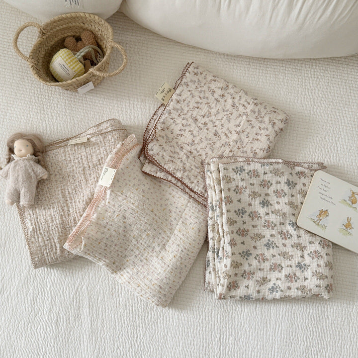 Unisex Cozy Muslin Blanket with Delicate Flower Pattern Kalsten